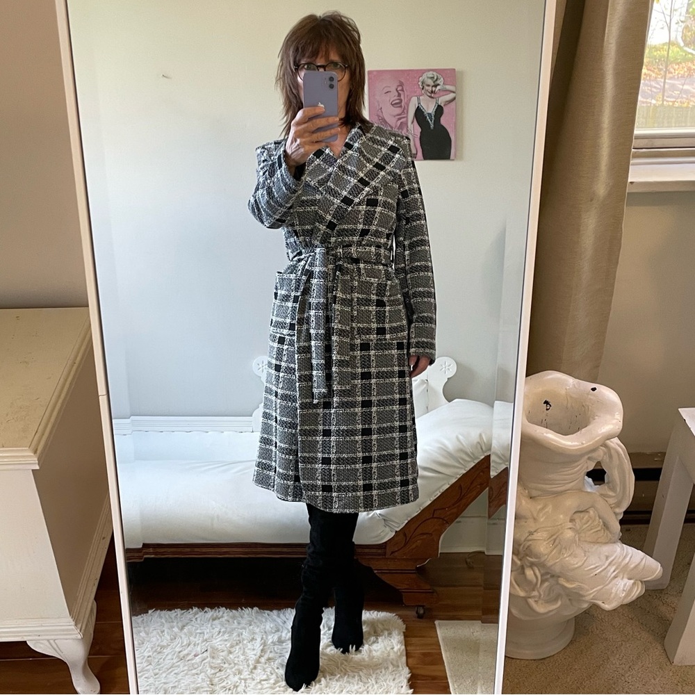 PLAID BLACK WHITE BOUCLE WRAP COAT BELT POCKETS CHECKERED COLLAR STRETCH